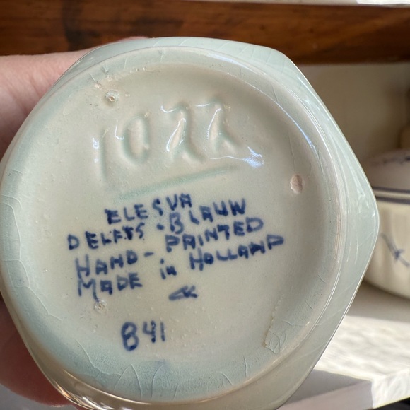 Vintage Holland Delft Blue and White Floral Ceramic Vase - Picture 4 of 5